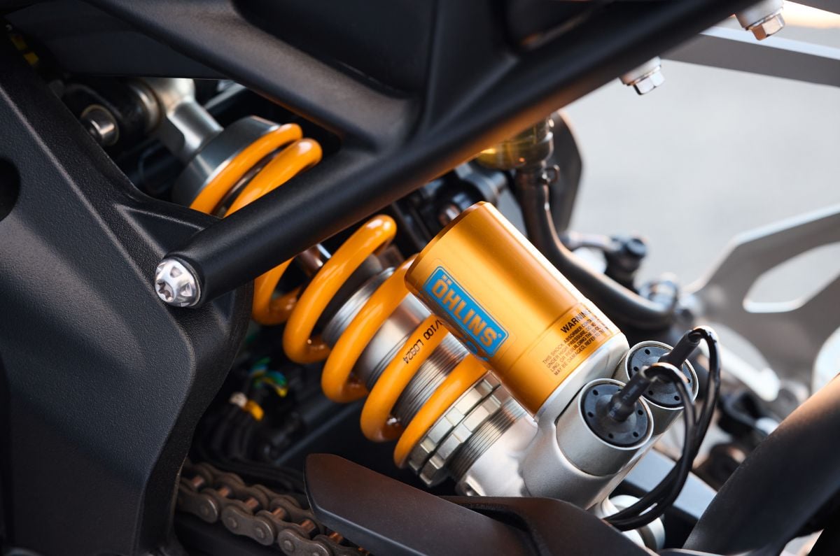 Öhlins SmartEC3 semi-active suspension.